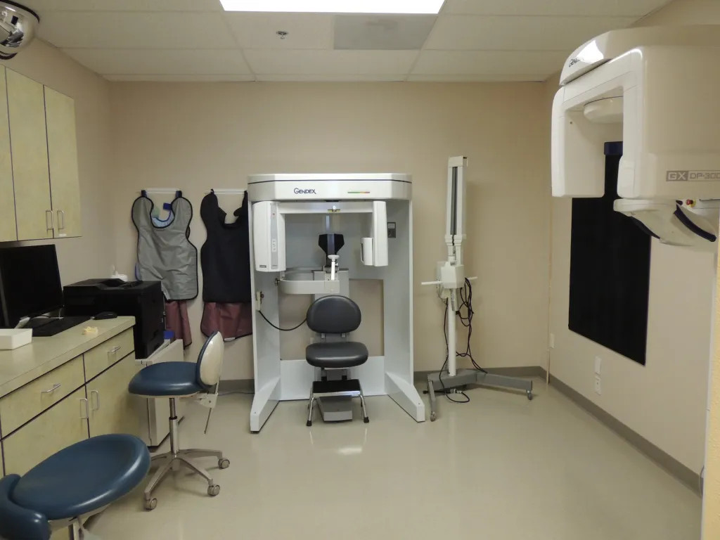 X-Ray Room, Salem Office, Drs. Howerton, Hopkin & Kennedy