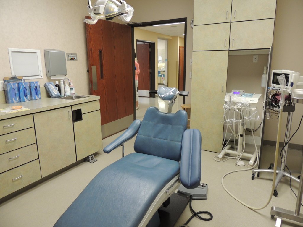 Surgery Room, Salem Office, Drs. Howerton, Hopkin & Kennedy